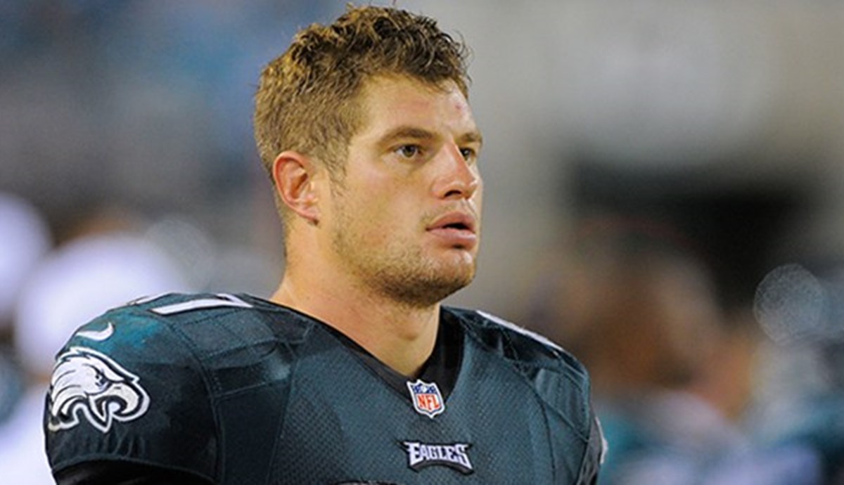 Eagles TE Brent Celek Takes Flight to Help Children